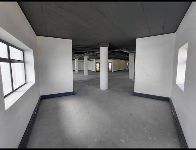 3,689M² OFFICE TO LET IN VORNA VALLEY